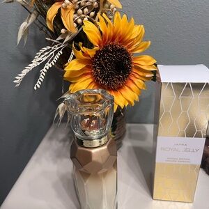 JAFRA Gold Faux Floral Accent Arrangement
